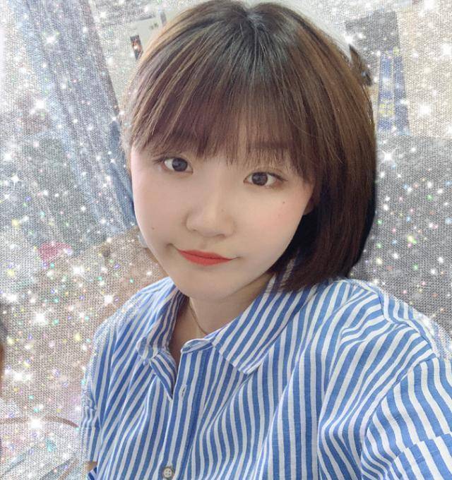 《快乐星球》莲蓉包近照,肤白貌美颜值高,抱着女儿嬉戏画面温馨_孙格