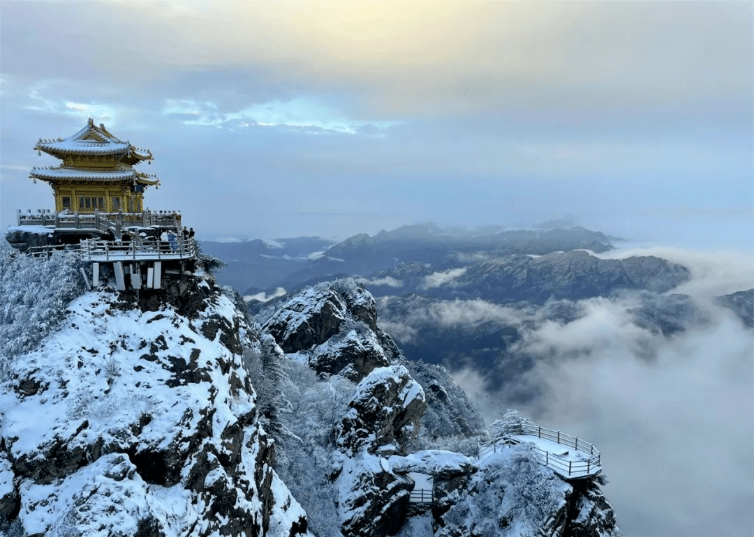 【游•奇境栾川】老君山最美雪景,一定要和爱的人来看一次_淋雪_生活_白头