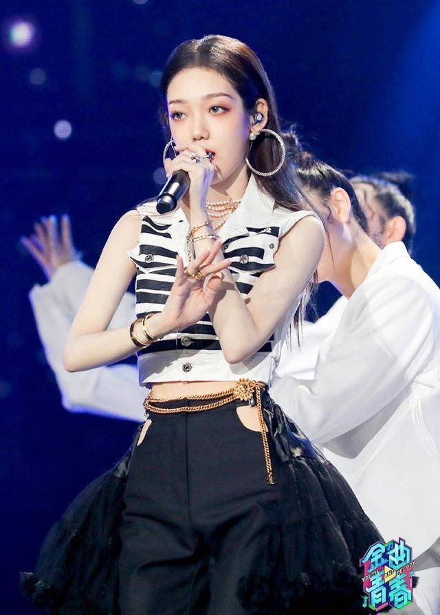 了一个很严重的问题:他们的竞演曲目《水星记》由郭顶于2016年创作,无