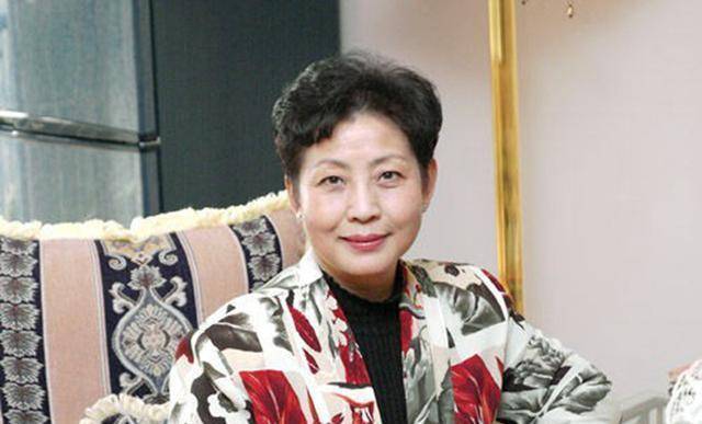 京剧建国后一些坤伶在样板戏中崭露头角,杨秋玲传统戏则颇有建树_扮演