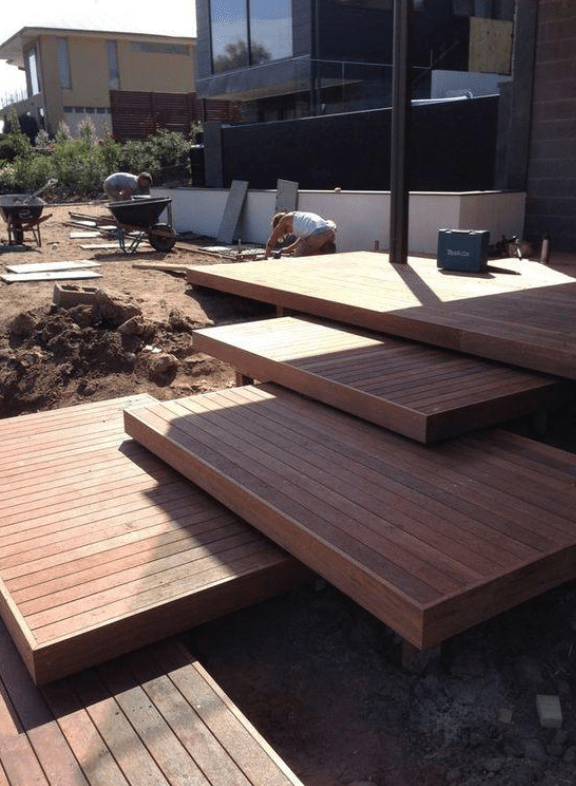 当然了,你若觉得,水泥阶梯太"冷",也可以用这种防腐木进行替代.