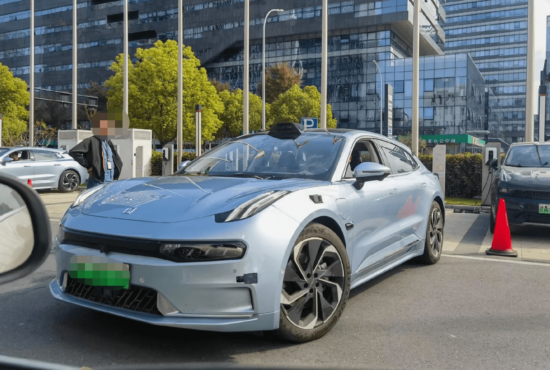 续航超1000km?新款极氪001现身街头,搭激光雷达+麒麟电池_搜狐汽车_搜狐网
