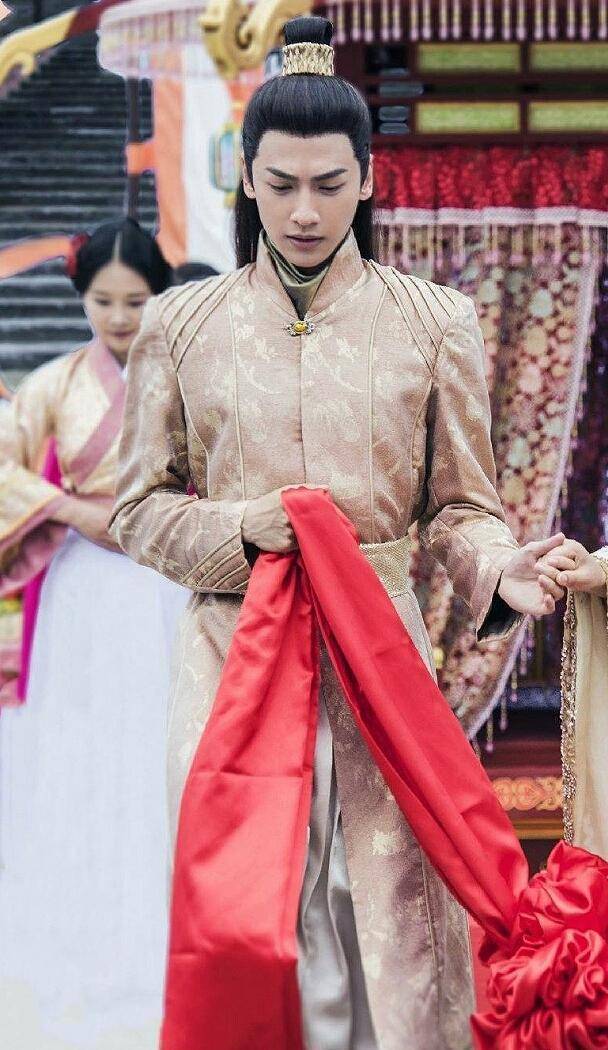 《上古情歌》罗云熙美图分享,搭档是吴倩,扮相不输润玉和上官透_宣阳