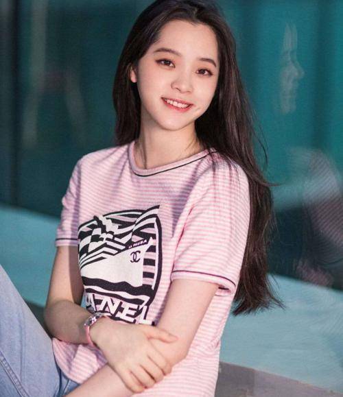 快乐大本营,欧阳娜娜面带笑容徒手抓泥鳅_节目_生物_环节