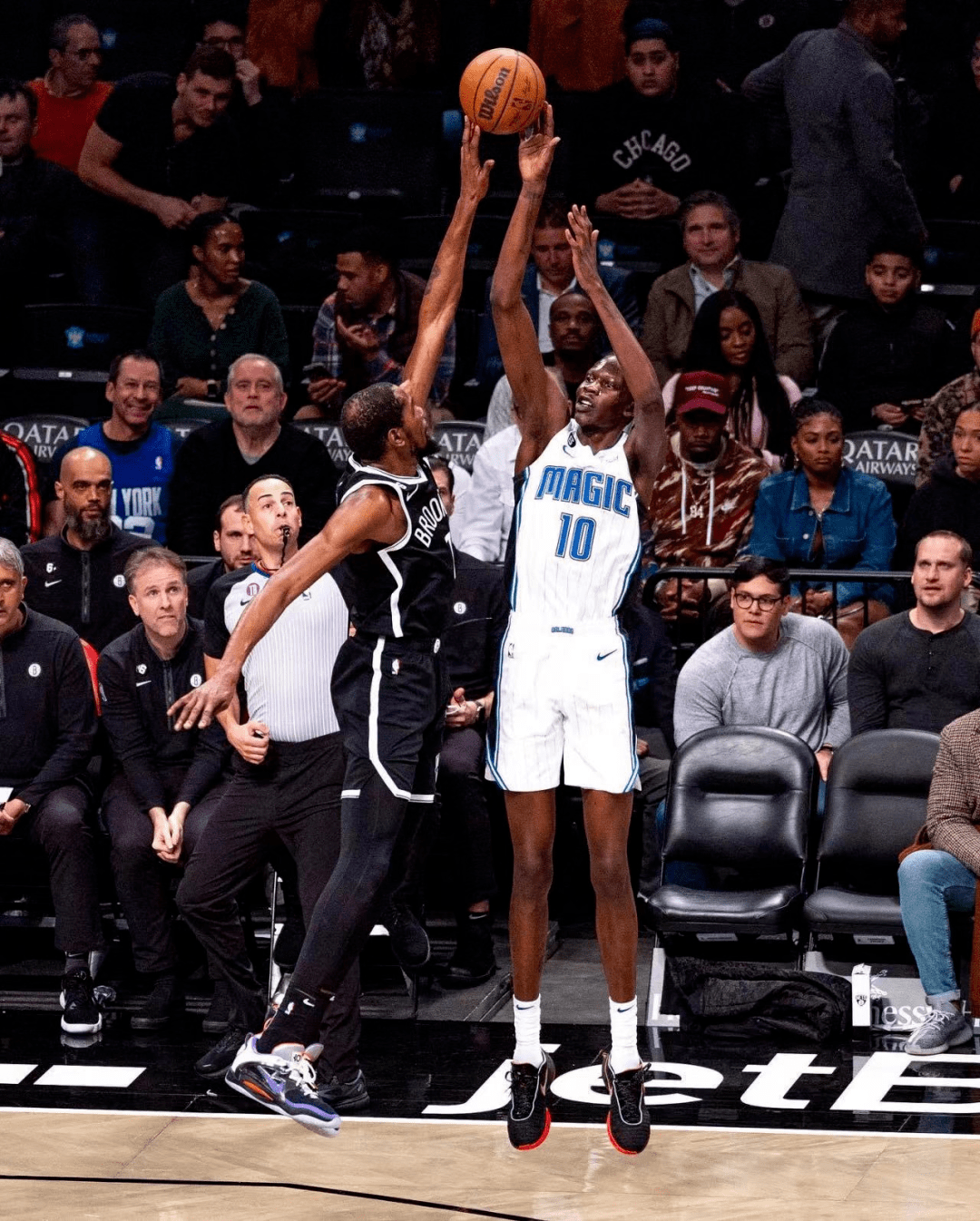 波尔-波尔的父亲,马努特-波尔,身高2米31,nba历史上著名的"大竹竿球员