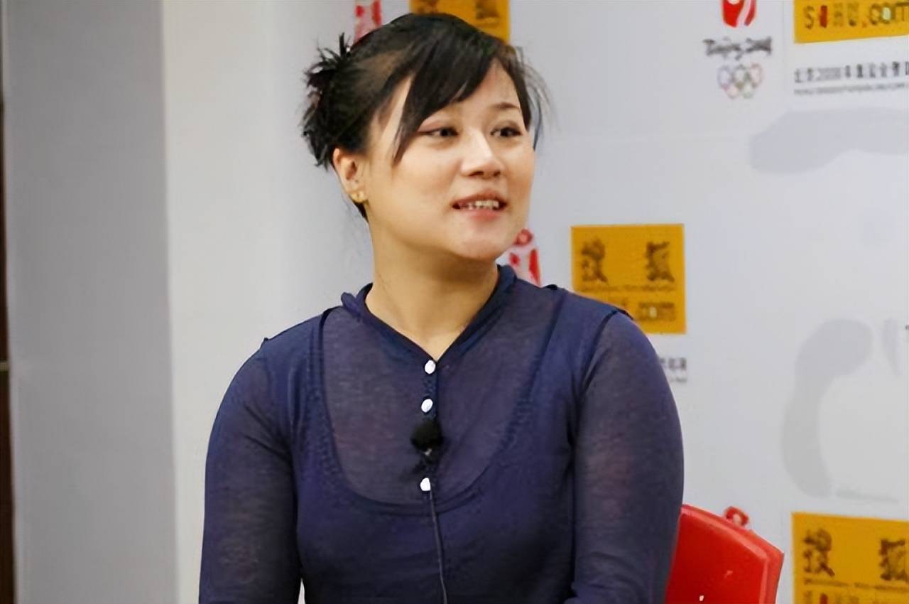 高秀敏女儿李萱近况:母亲去世继承丰厚财产,今谈及母亲哽咽落泪_妈妈