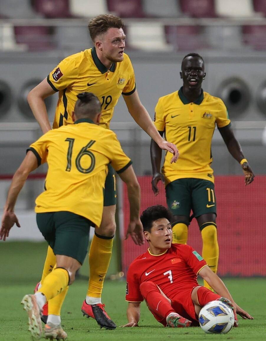 国足惨败澳大利亚!蒋光太失误2分钟丢2球!