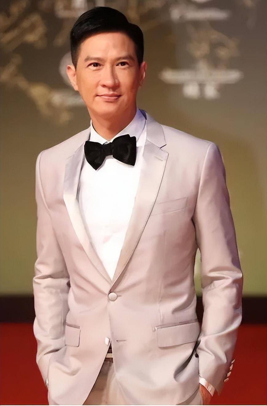 哥"成奎安:患病离世13年后,两房太太的选择大不相同_大哥_时候_周星驰