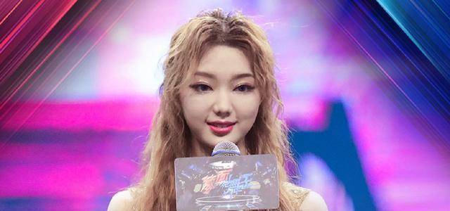 比如,第二期当中,李紫婷被淘汰之后,揭开面具,要求重新演绎一下.