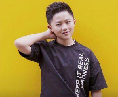 "紫薇儿子"已23岁,靠激素身高1米6,童颜依旧成潘长江第二_贾云哲_节目