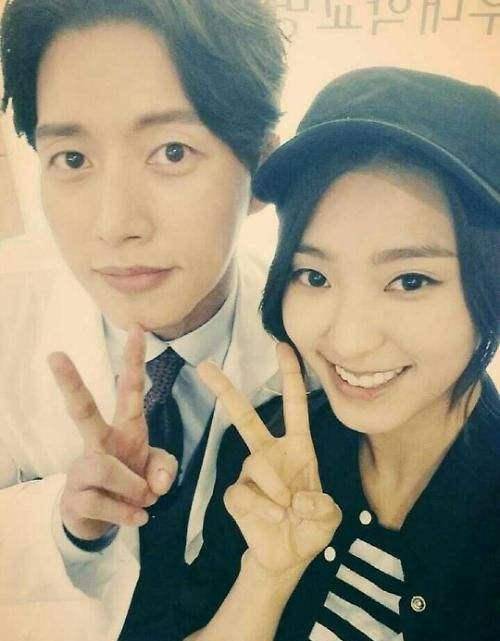尹宝拉成朱智勋的小师妹,与男友热恋2年分手,朴宰范曾公开示爱_娱乐