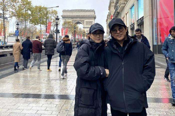 李连杰近照曝光,久居国外生活舒适,与杨紫琼合影身形发福_片酬_网友