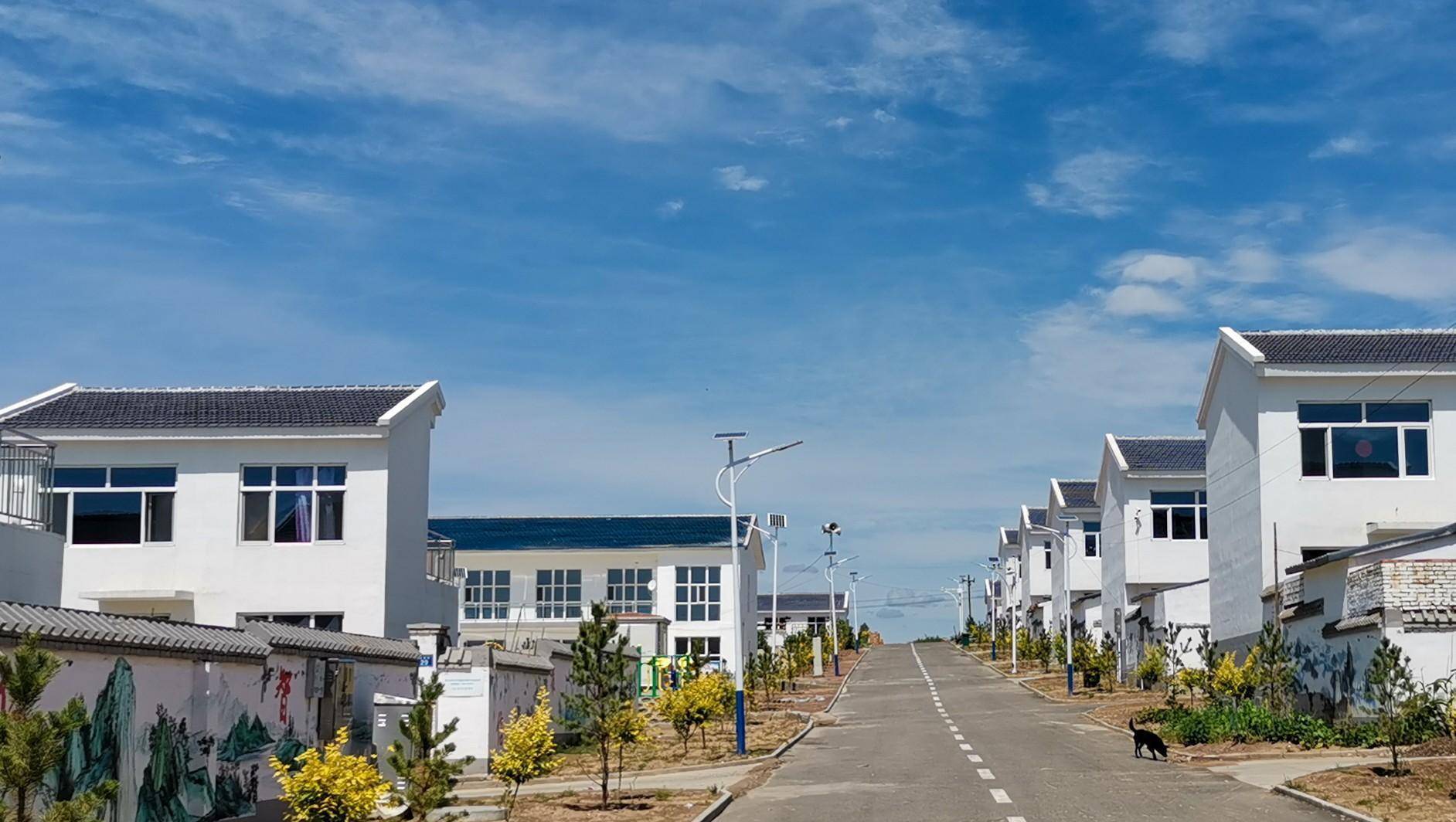 去张家口尚义县感受新建的美丽乡村_新村_草原_项目