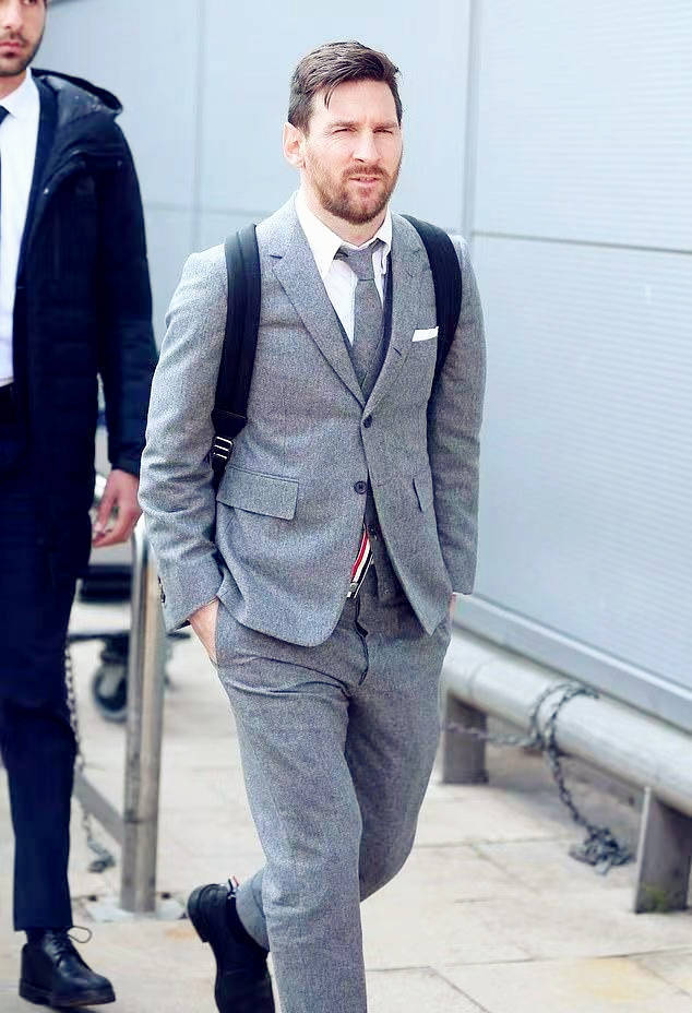 足球王子们西装秀,c罗变霸道总裁,梅西略显忧郁,卡卡高颜值_休闲_球场