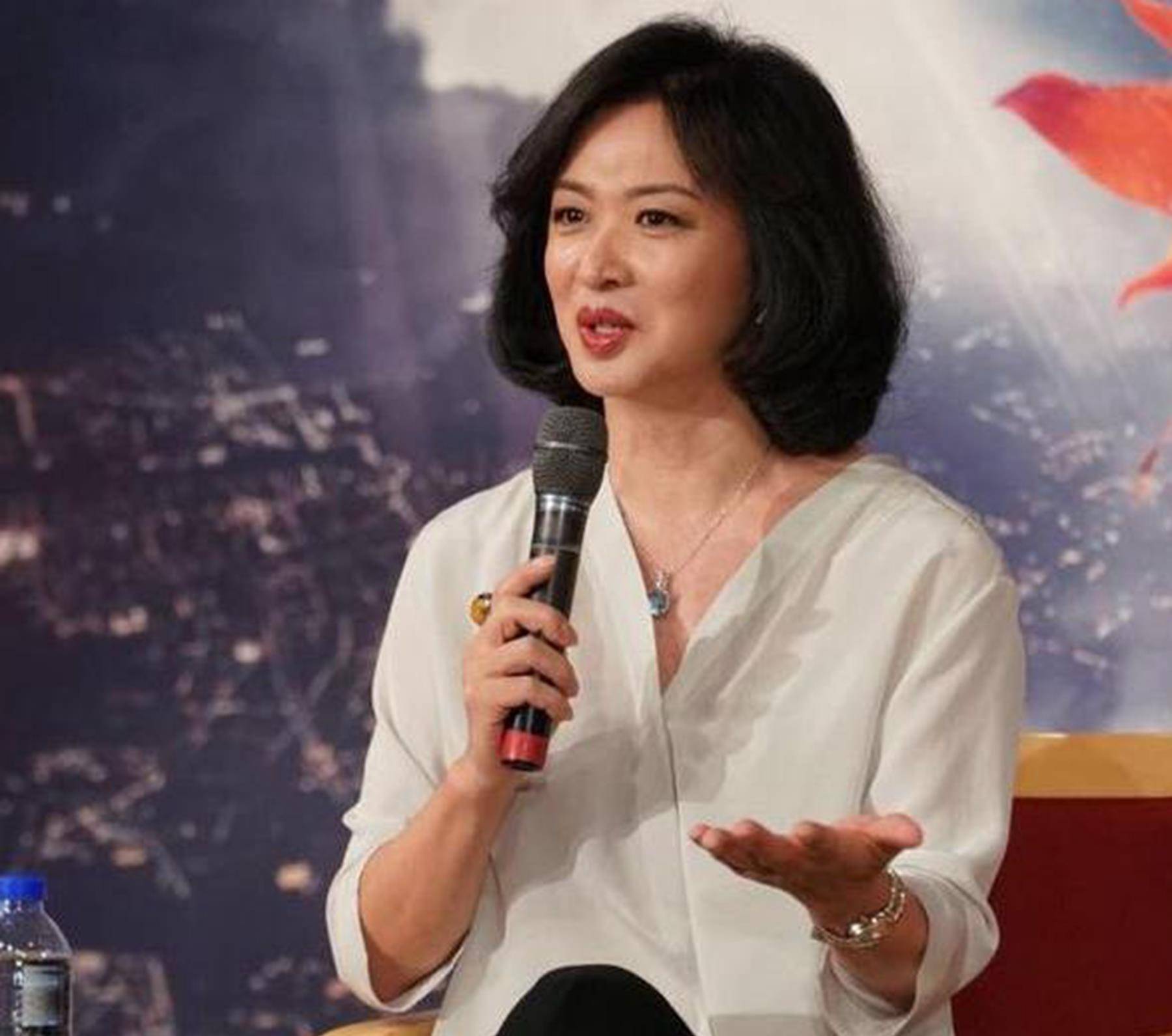 金星被问"如何帮丈夫解决需求",她比了一个手势:回答得太完美_汉斯