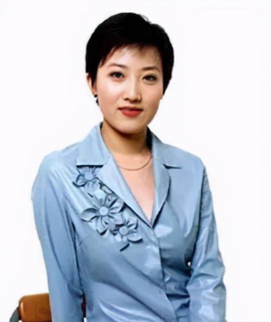 女主播郑天亮:嫁给电视最帅男主播,相爱18年一家四口超幸福_鲁健_工作