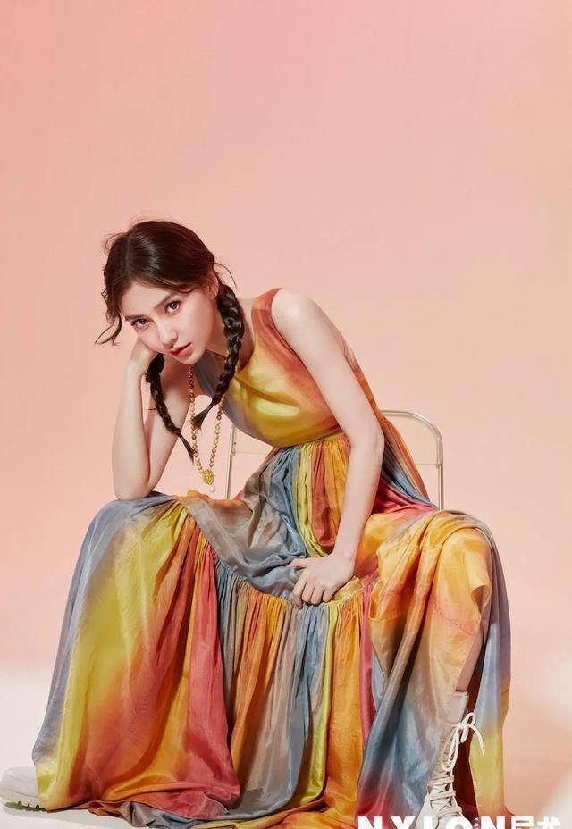 angelababy太少女了吧!新杂志解锁最潮春日穿搭,30岁比18岁都嫩