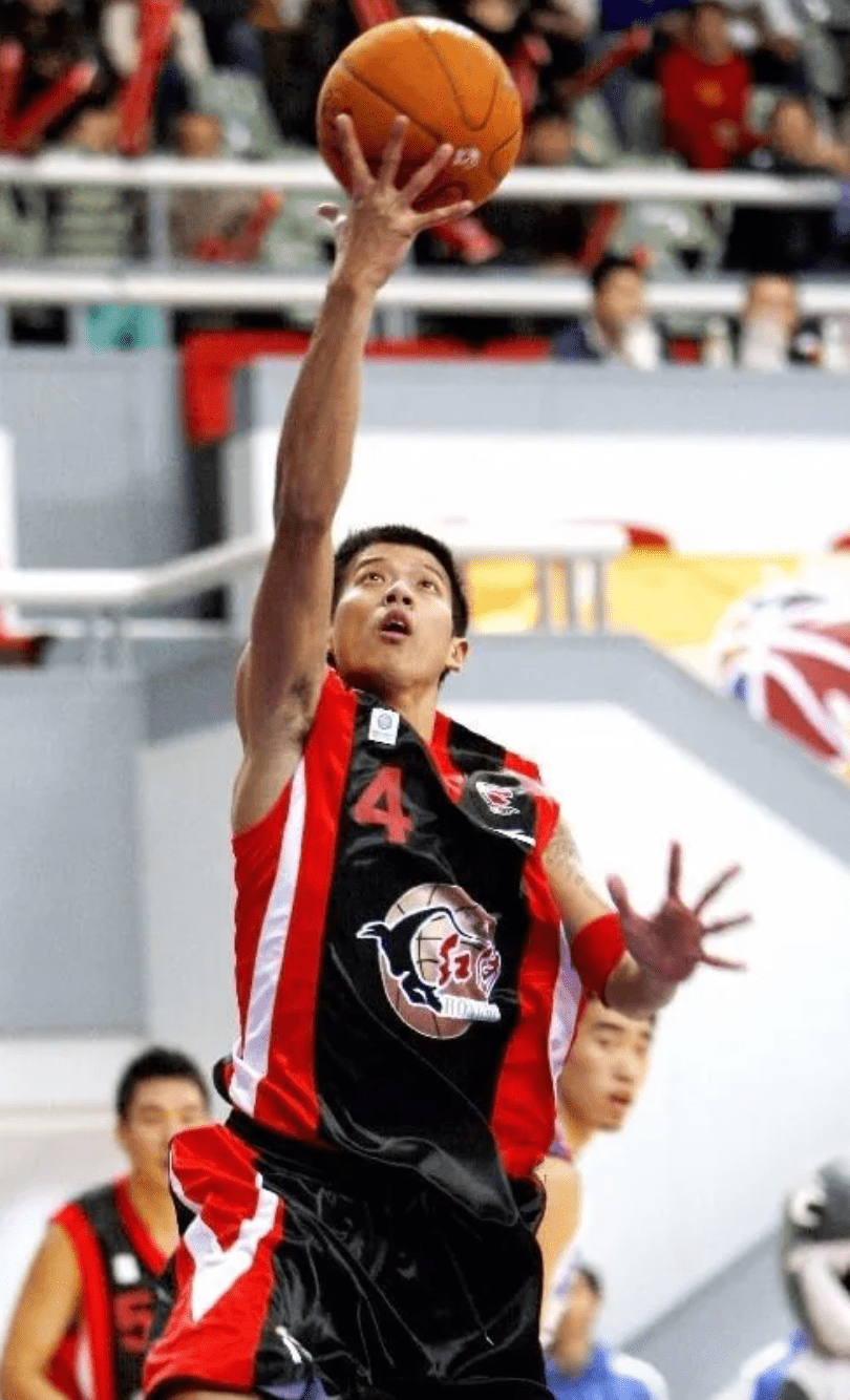 爱运动爱健身的男生可不止彭于晏一个,这个叫王信凯的人你要认识_篮球