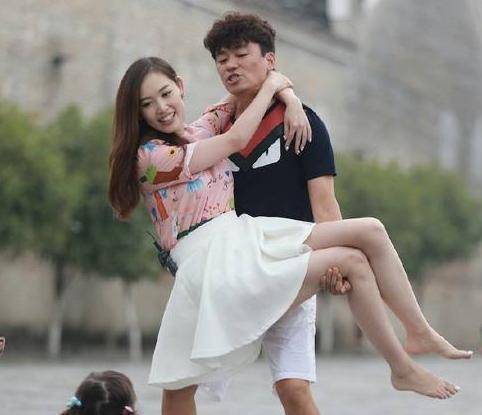 马蓉染黄发酷似整容,整个人气质大变,带儿子滑雪生活惬意_王宝强_事情
