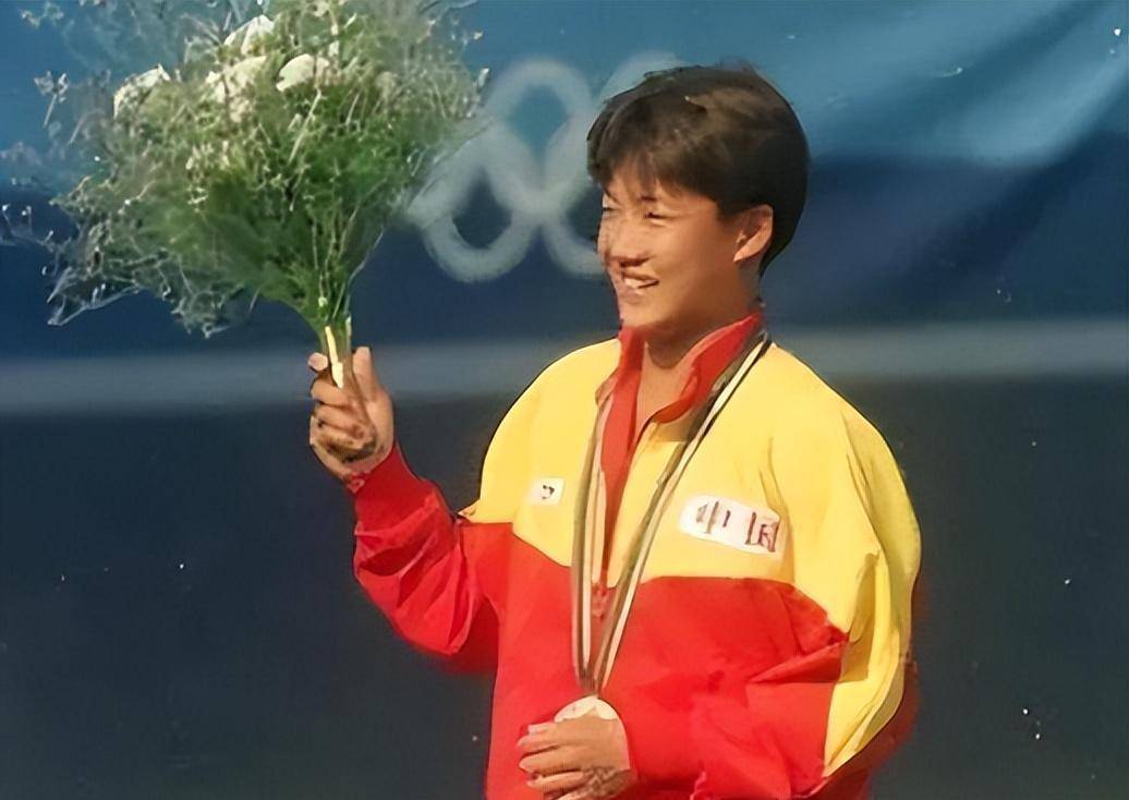 "跳水女皇"伏明霞:13岁成世界冠军,24岁嫁50岁富豪,如今怎样了_训练