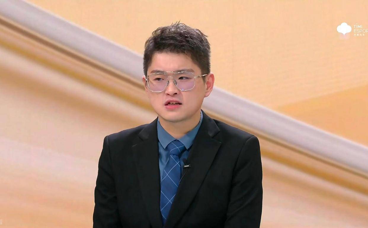 猪哼原话大概内容而这一组镜头对比,则是让解说猪哼