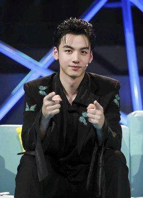 从军艺走出的"四大校草",前3位都混到了一线,只有他不温不火_沈腾