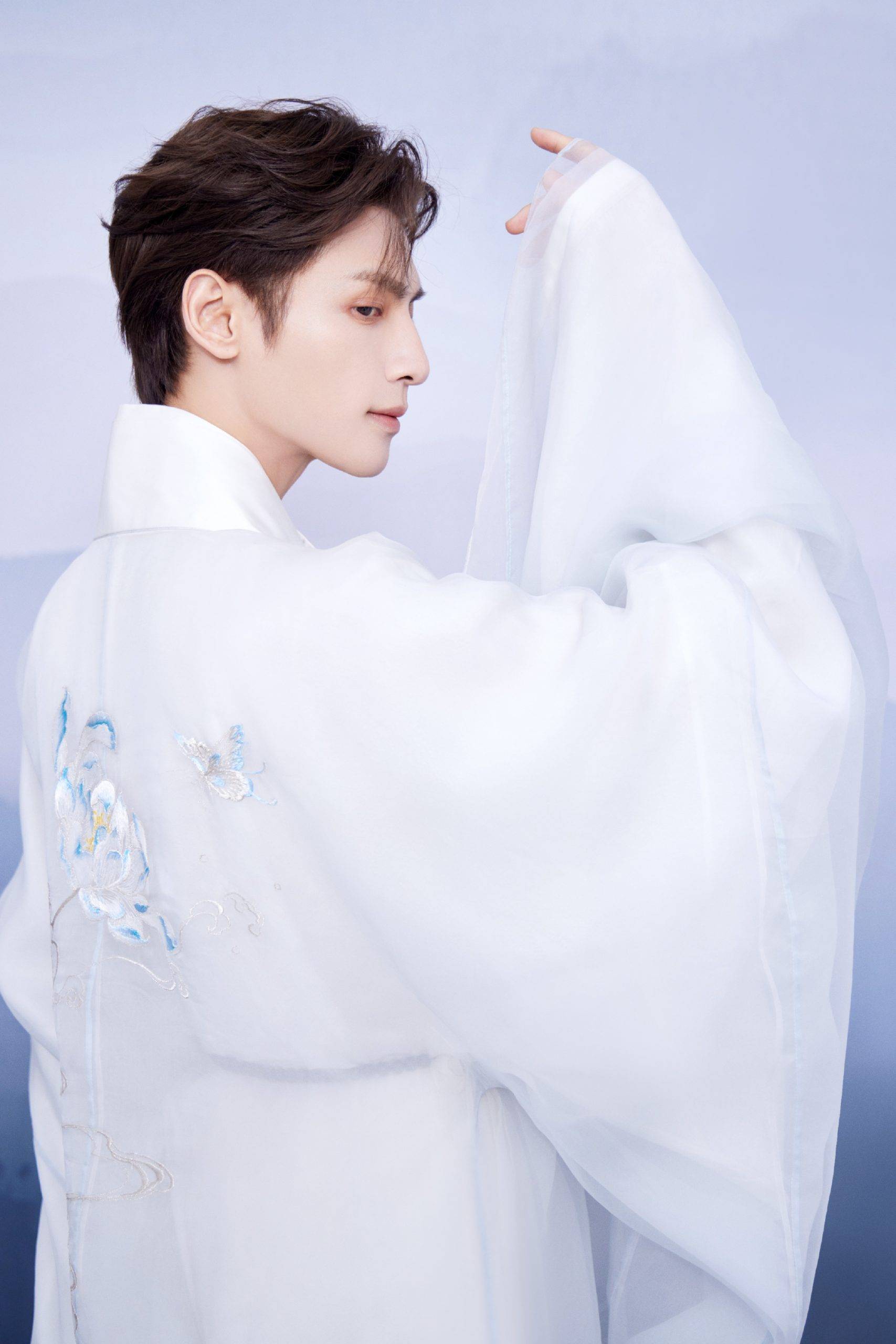 6点认识「古装美男子」罗云熙:出道前是舞蹈老师,曾和ta传绯闻_因为