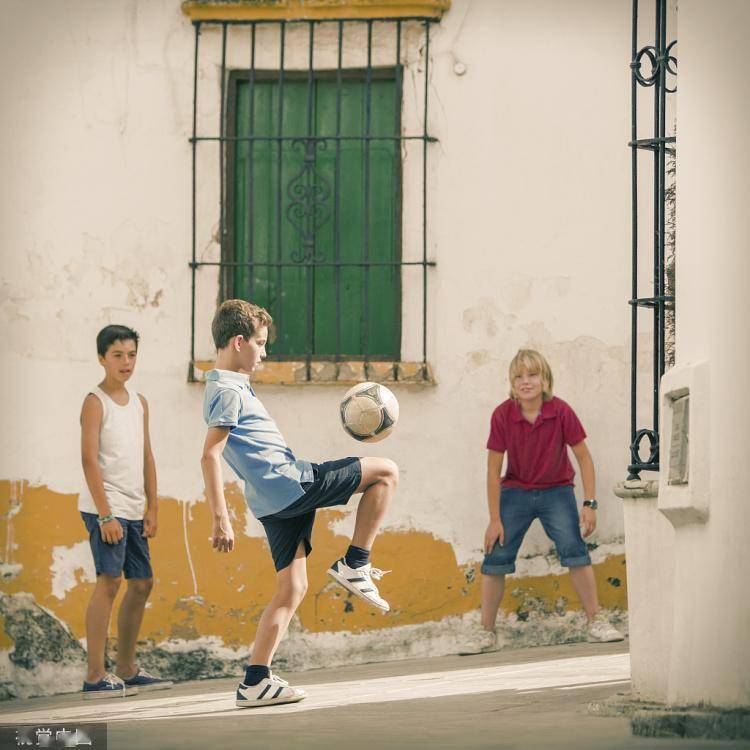 卡塔尔世界杯,也是各国文化秀_巴西队_任加_街头足球