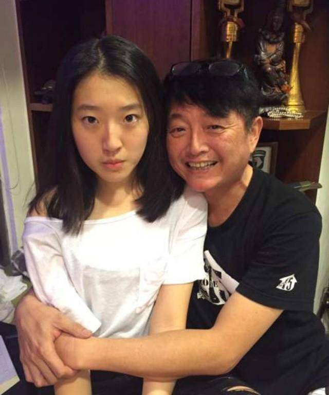 爱情长跑18年，56岁李国超终求婚，51岁女友高欣欣感动点头_因为_角色_女儿