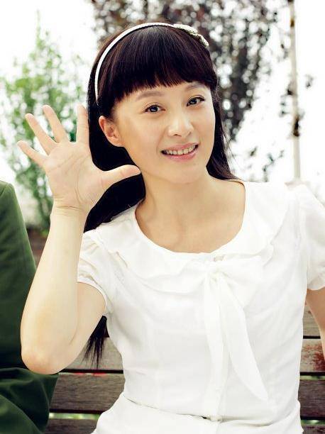 美女演员徐露:当红时嫁大7岁老公,46岁与17岁女儿