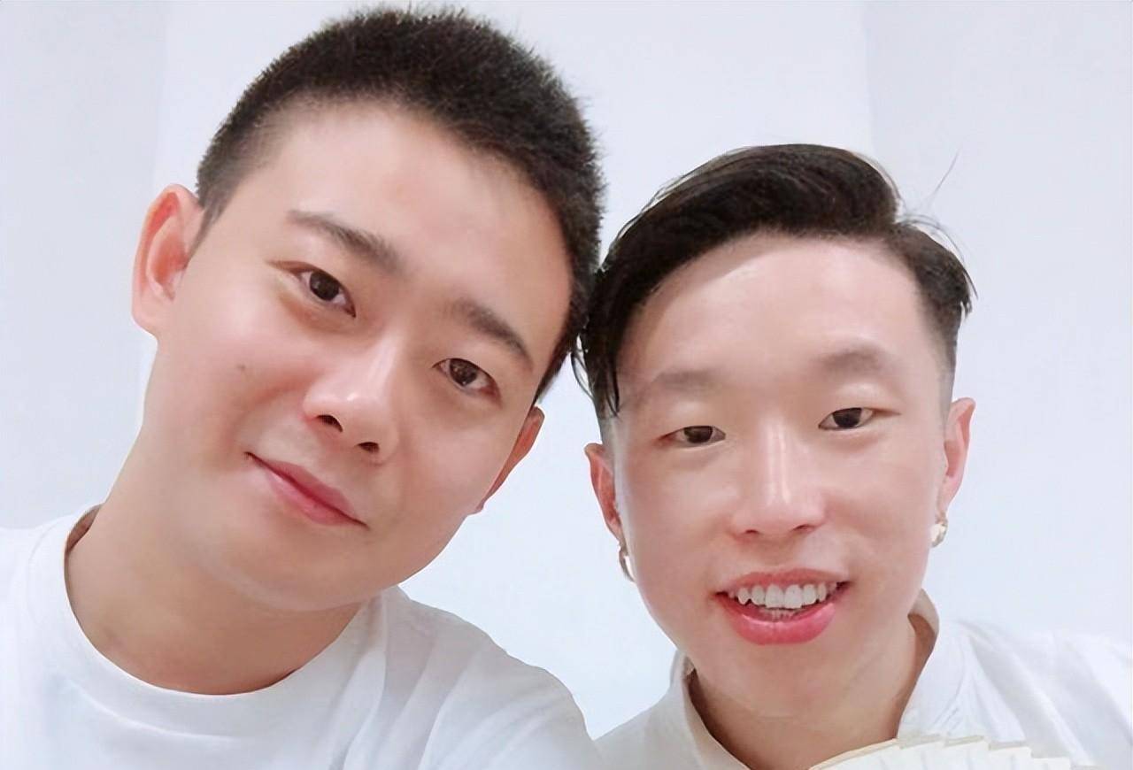 德云社烧饼晒新综艺官宣海报,引发粉丝热议,烧饼还是有演技的_郭德纲