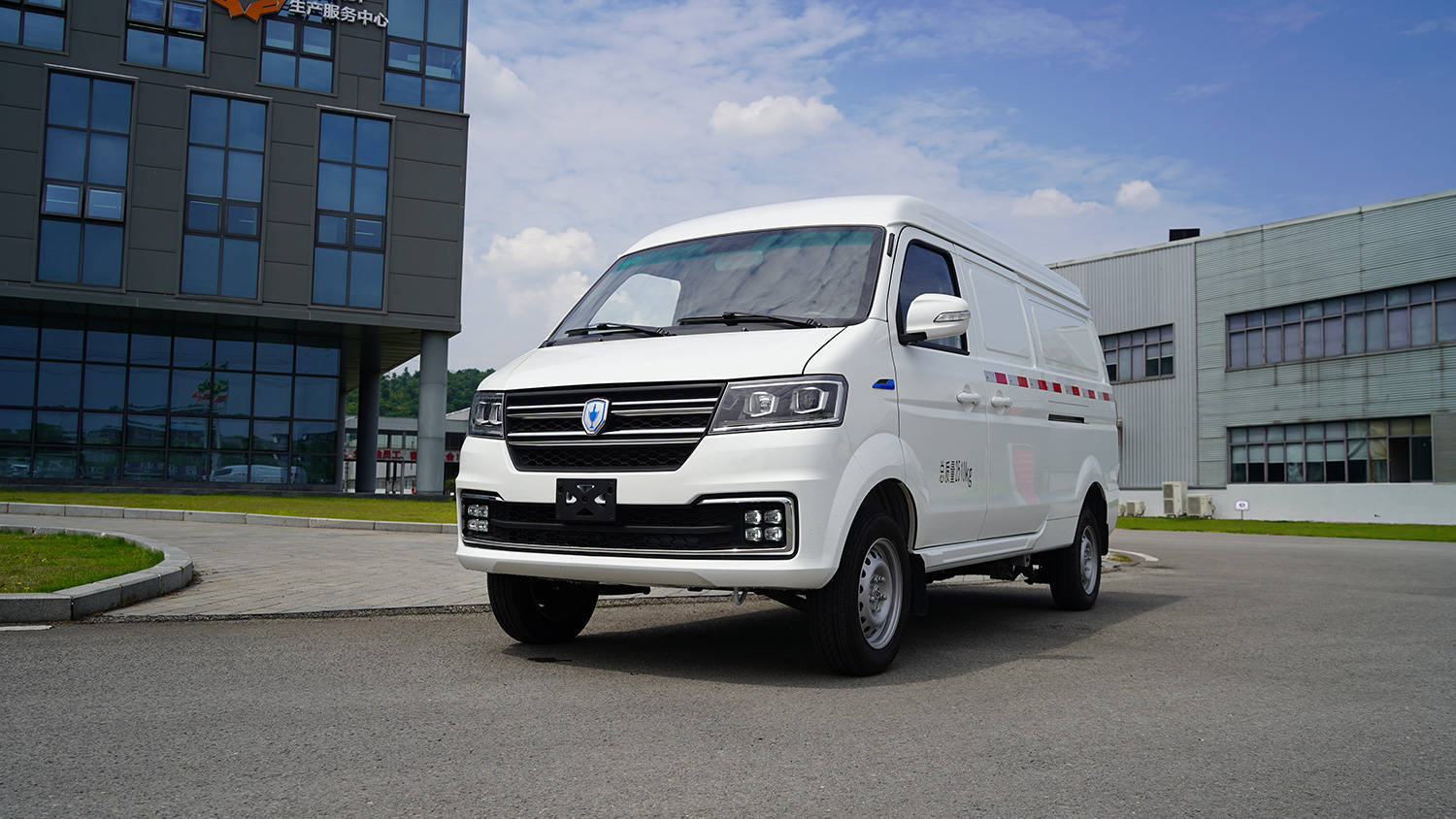 华晨鑫源新海狮ev新车型上市!续航305公里,售价13.