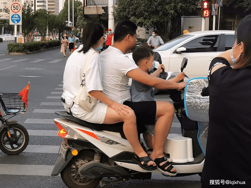 4,在非機動車道行駛電動自行車,共享電動車,過渡期內的超標電動車這三