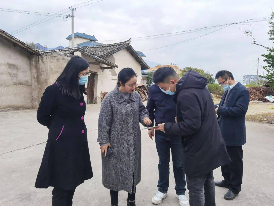 12月13日,县委副书记,县政府县长李