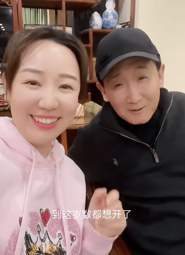 童星关凌感染新冠,自曝持续高烧嗓子哑到失声,没有食欲脸烧的通红