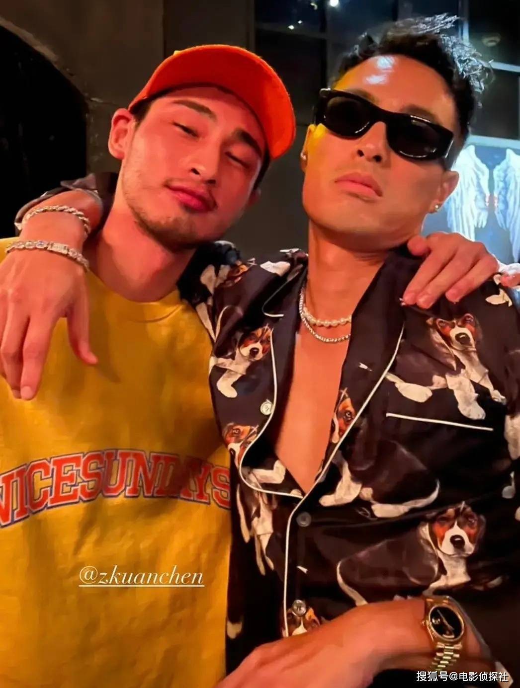 杨谨华开45岁生日派对,杨佑宁穿睡衣亮相,敞开胸怀大秀腹肌_杨佑宁