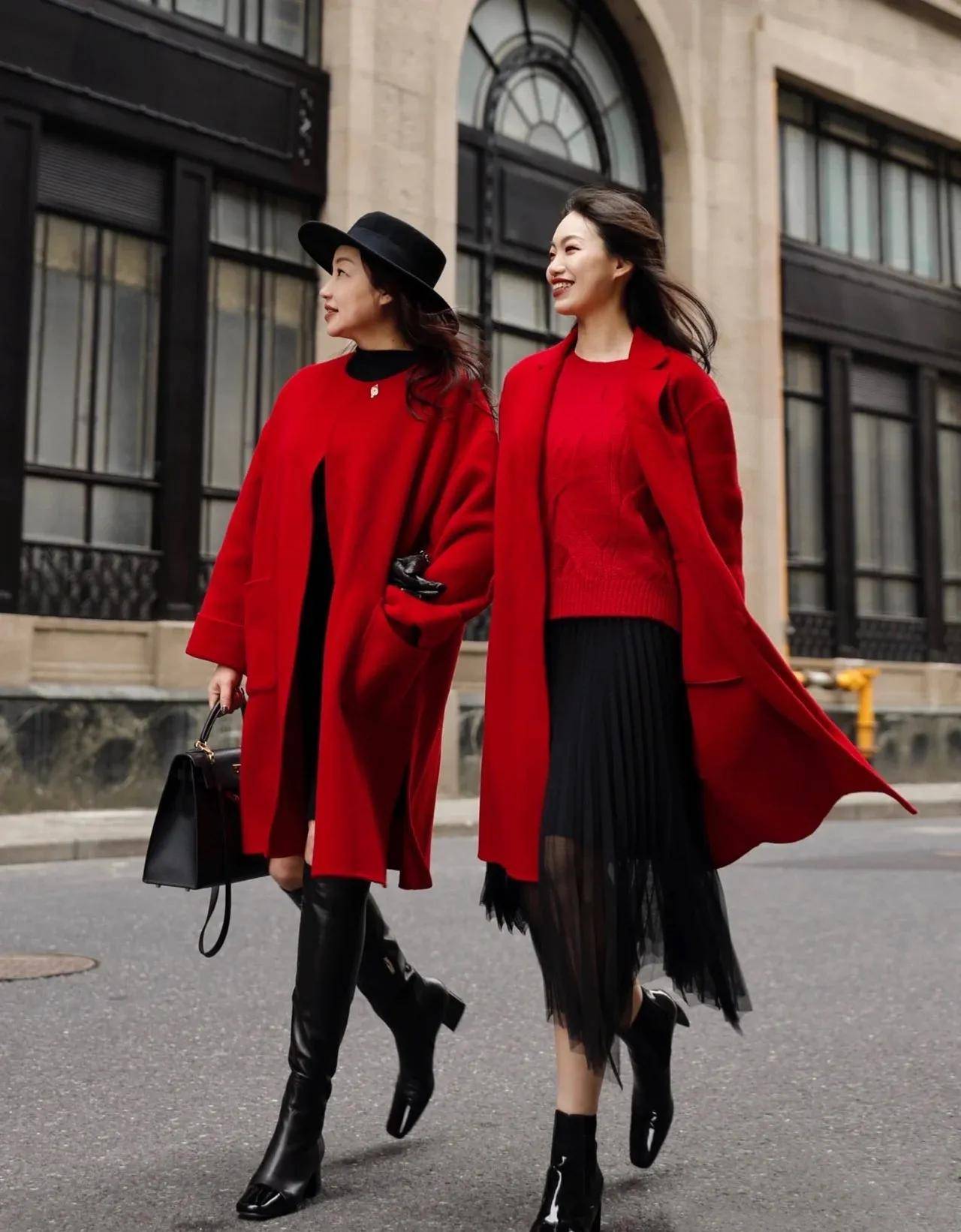 今年火了一种颜色叫"孟晚舟式中国红"大女主穿贵气又时髦_红色_大衣