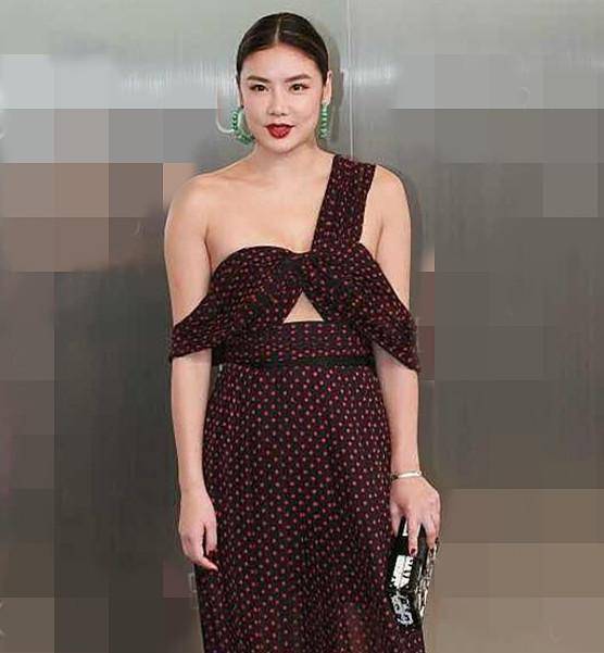 乐基儿胖出新高度,肩膀宽厚像金刚芭比,网友:第二个蒋欣_身材_缺点