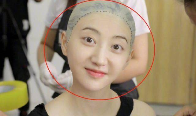 景甜不愧是"人间富贵花",素颜照彻底让人惊艳,少女感十足!