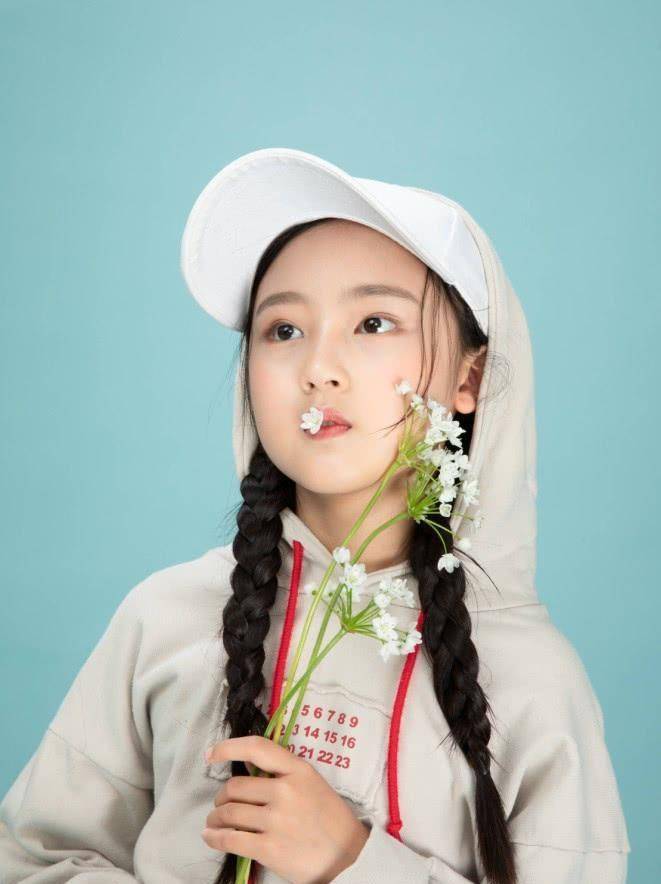 还记得被tfboys团宠的女孩吗?