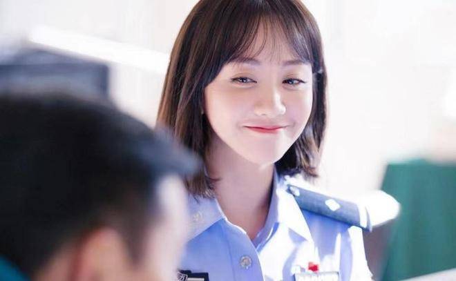 女星穿警服,李沁可爱,杨蓉版警察,看到张馨予:当之无愧的军嫂_杨颖