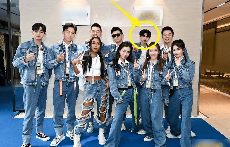 当二人一起背过身时,谁在撒谎很显然_身高_李晨_cm