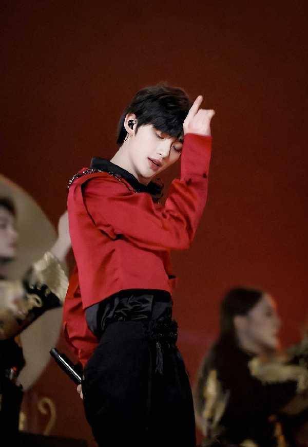 时代少年团丁程鑫被舞蹈老师夸swag跳得好,网友:主舞名副其实_实力