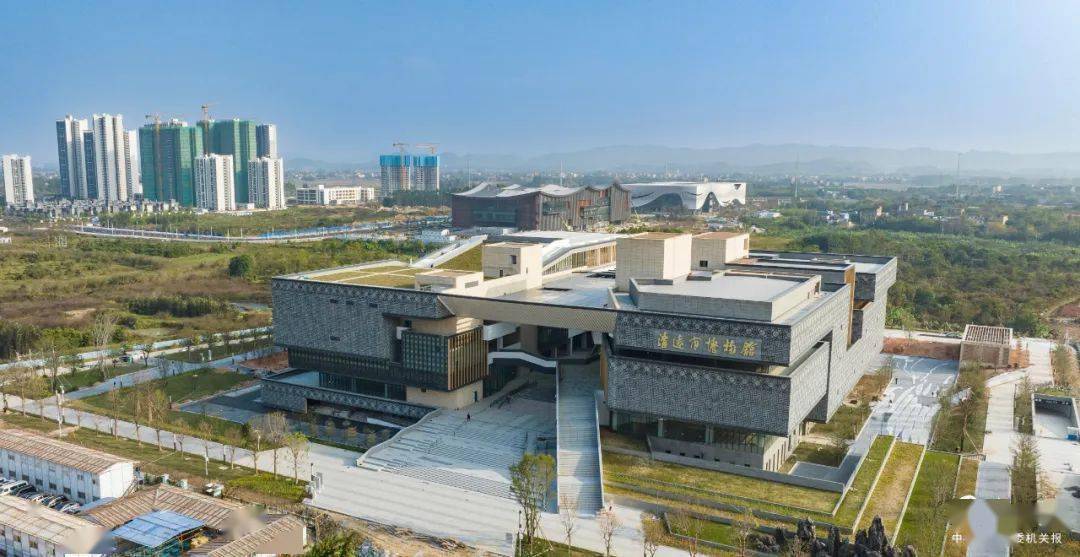 经过近4年的施工,项目内城市馆与博物馆,科技馆与青少年活动中心将于