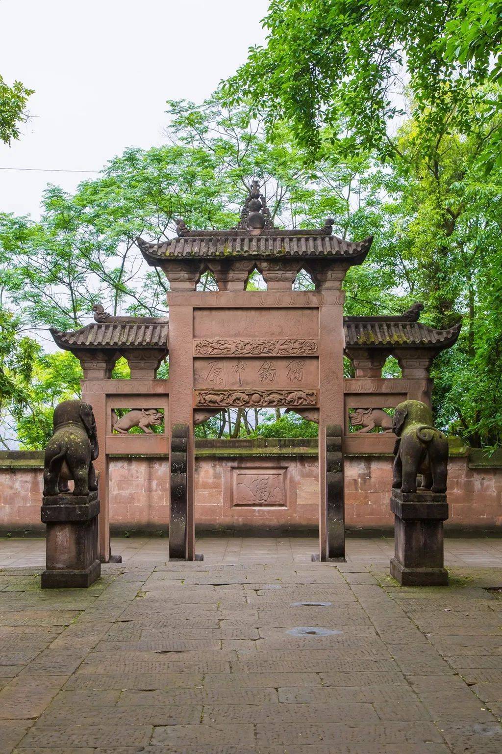 钓鱼城独钓中原牌坊钓鱼城遗址,1996年11月被国务院公布为第四批