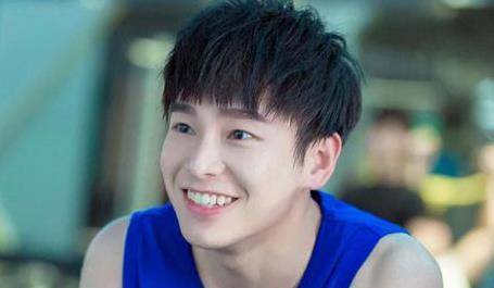 来看看彭昱畅大学时期照片,这个颜值,果然一胖毁所有_彭彭_许魏洲