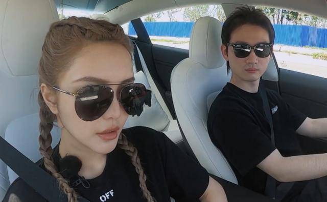 罗昊开豪车接周扬青约会,手中拿的饮料价值昂贵,原谅我喝不起_时候