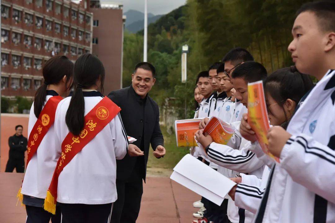 青春不散场 扬帆再起航 ——大田县鸿图中学第十六届田径运动会闭幕