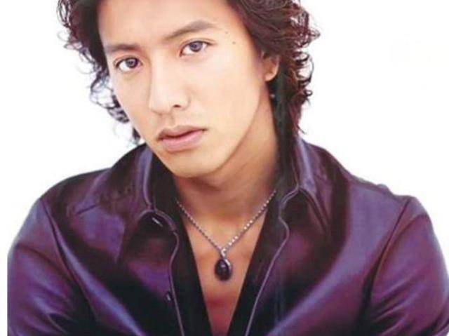 2004年32歲的木村拓哉還處於顏值巔峰時期,和王菲在王家衛導演的