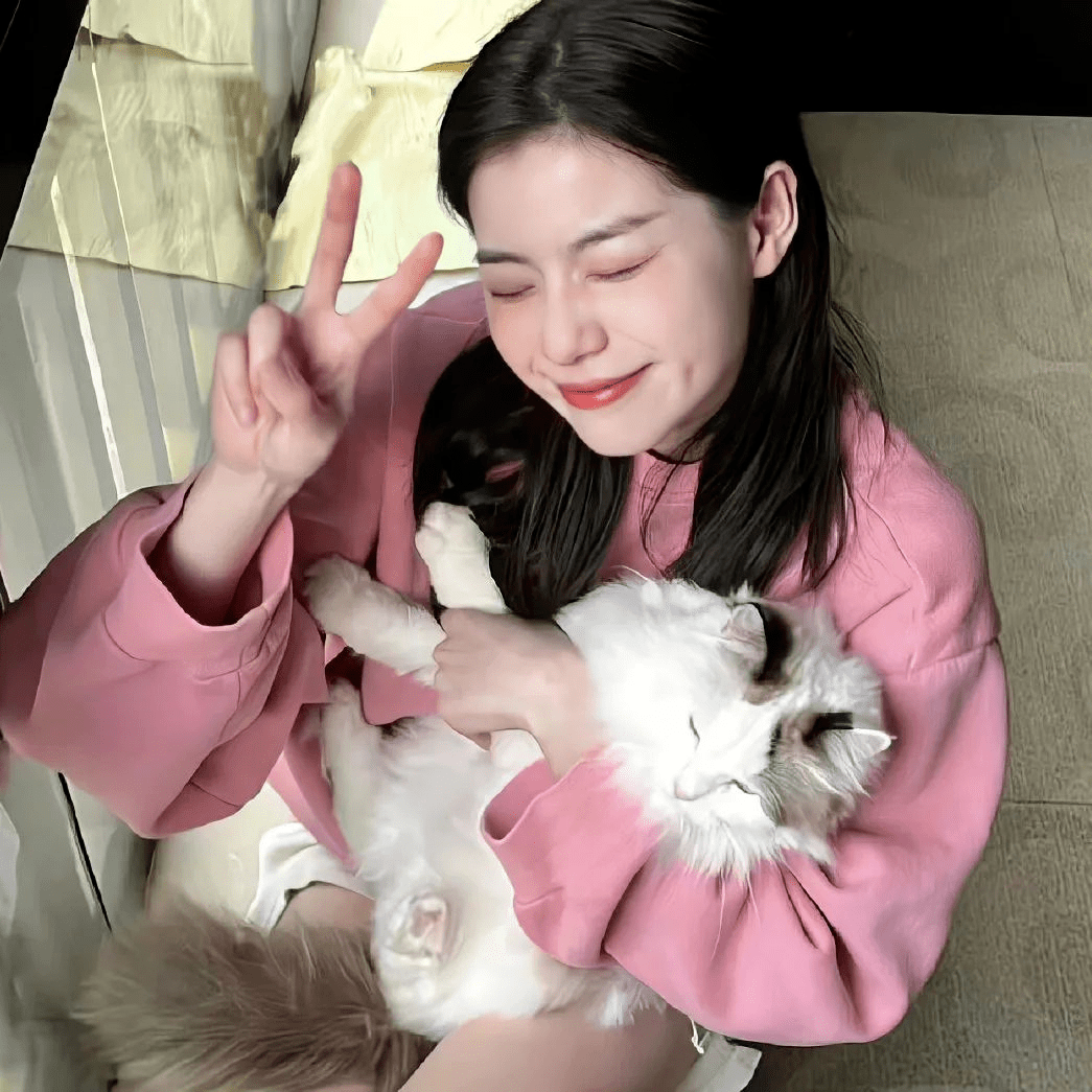 头像| 颜值博主都爱用的微信头像_男女_来自_网络